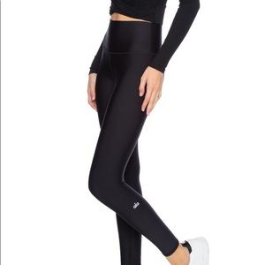 ALO Yoga high rise Airlift 7/8 Legging XS in Black